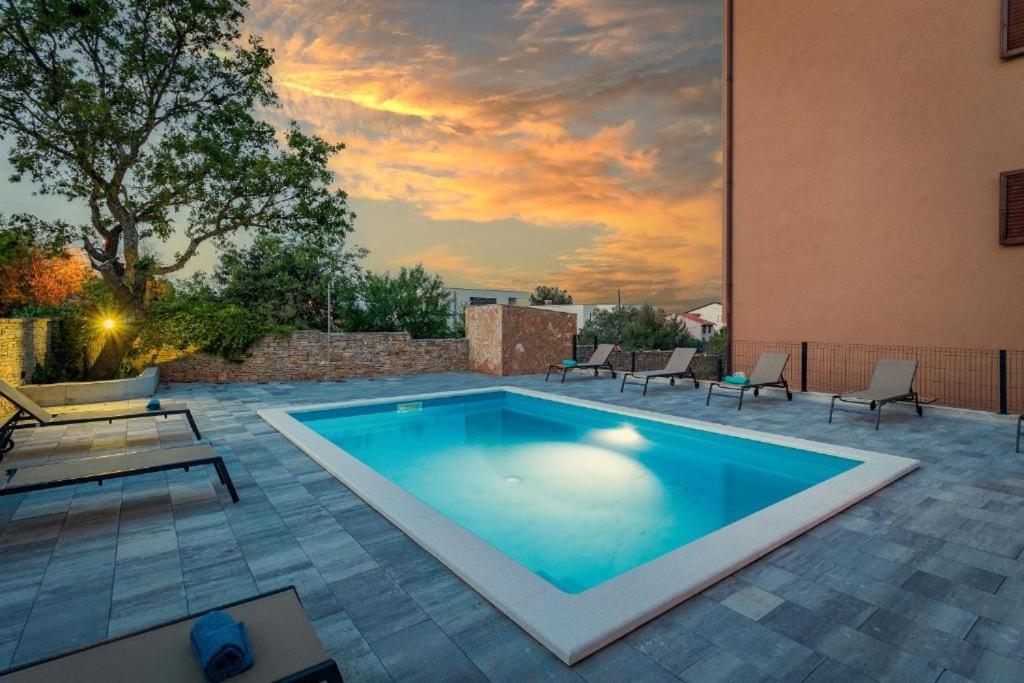 Cesare Apartment, With Swimming Pool And Sea View Liznjan Bagian luar foto