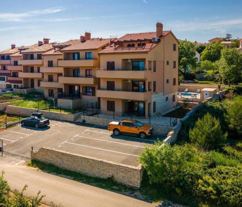 Cesare Apartment, With Swimming Pool And Sea View Liznjan Bagian luar foto