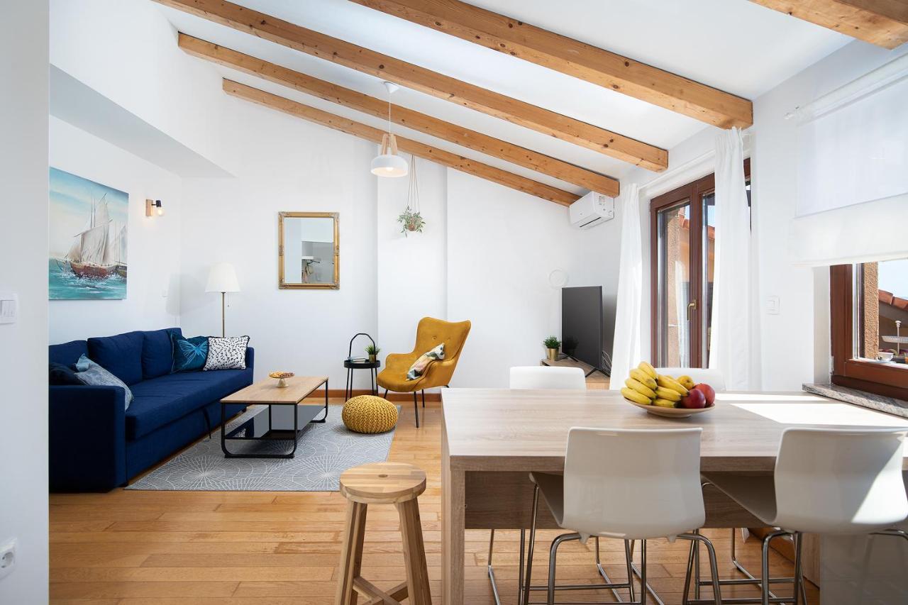Cesare Apartment, With Swimming Pool And Sea View Liznjan Bagian luar foto