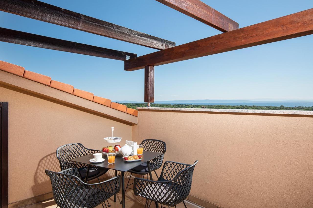 Cesare Apartment, With Swimming Pool And Sea View Liznjan Bagian luar foto