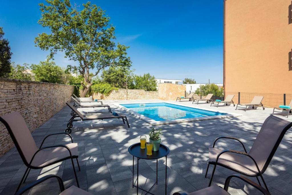 Cesare Apartment, With Swimming Pool And Sea View Liznjan Bagian luar foto