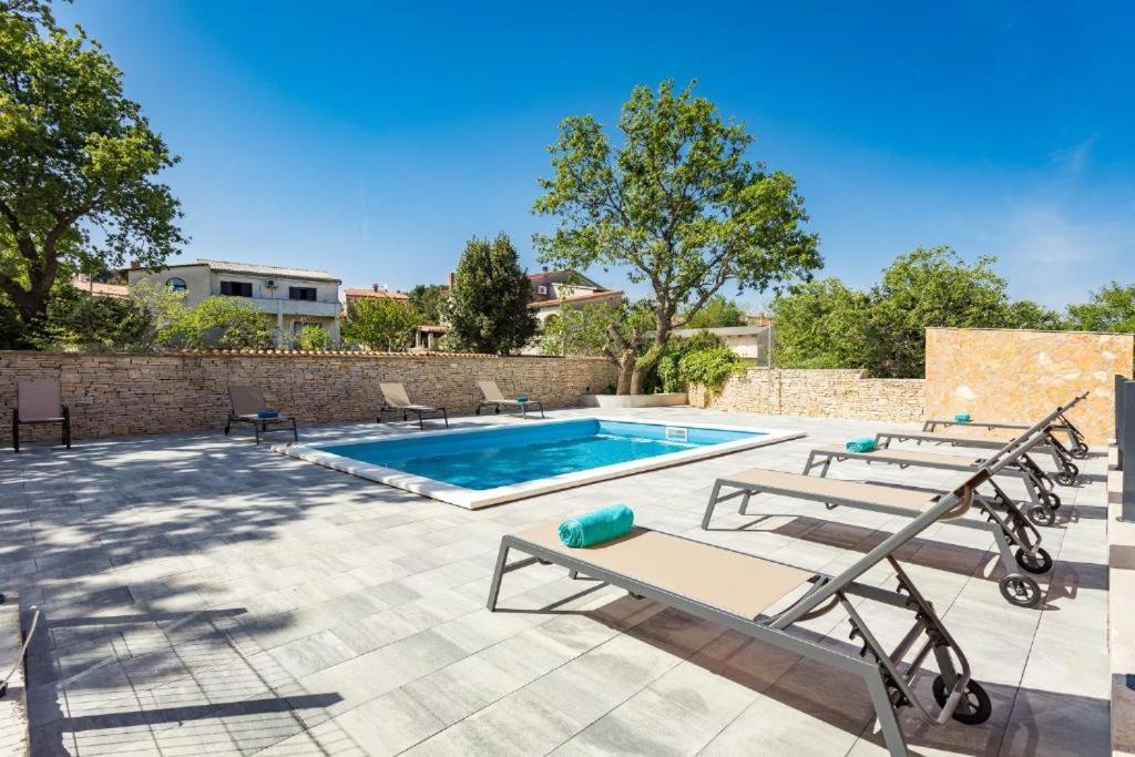 Cesare Apartment, With Swimming Pool And Sea View Liznjan Bagian luar foto